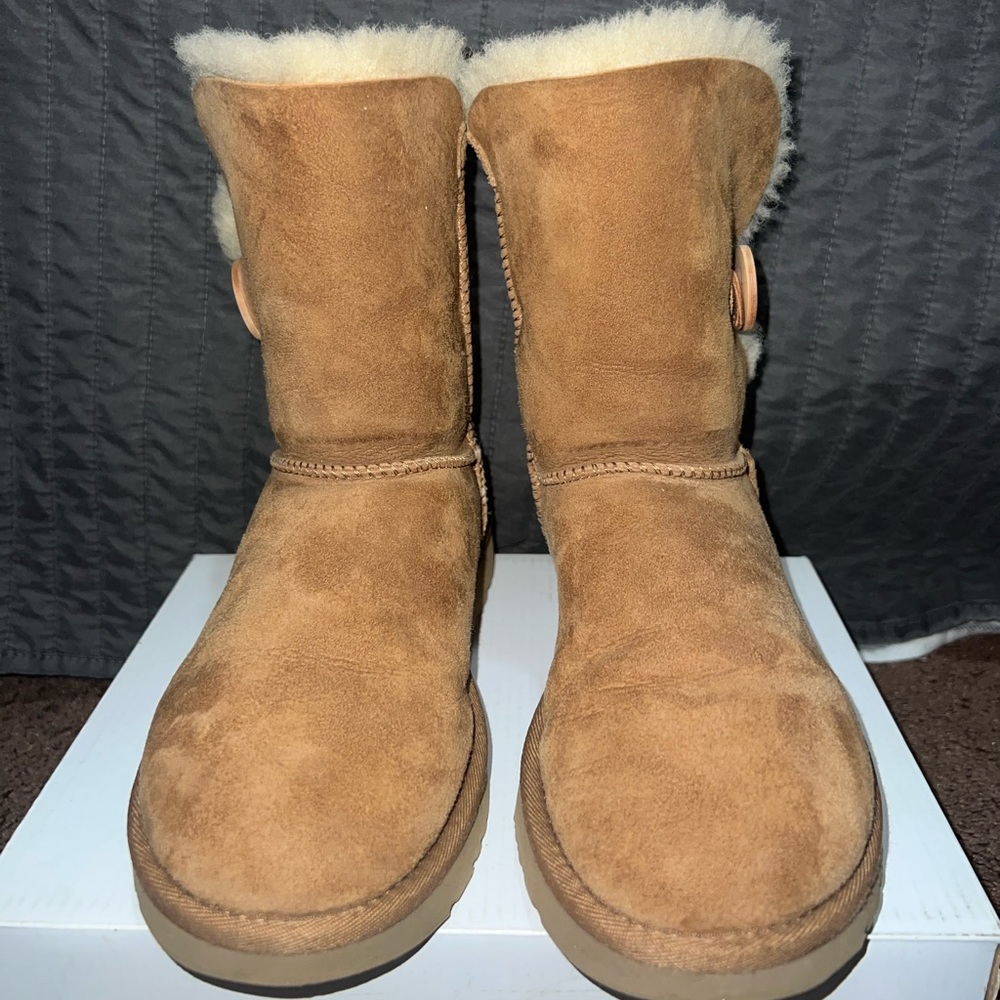 UGGS Bailey Button II - Picture 3 of 6
